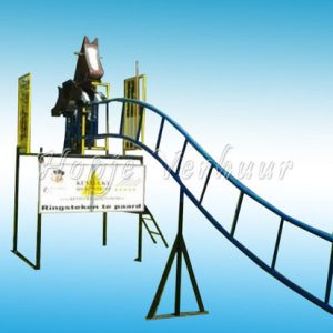 Ringsteken te paard op rail